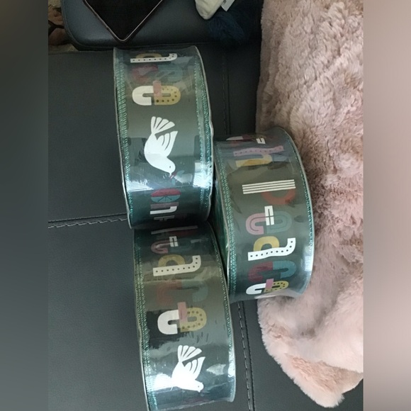 3 Rolls of Wired Edge Christmas Ribbon - Picture 3 of 4